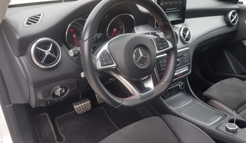 
								Mercedes-Benz CLA 180 S.W. Premium Automatic Shooting Brake AMG Edition 110cv full									